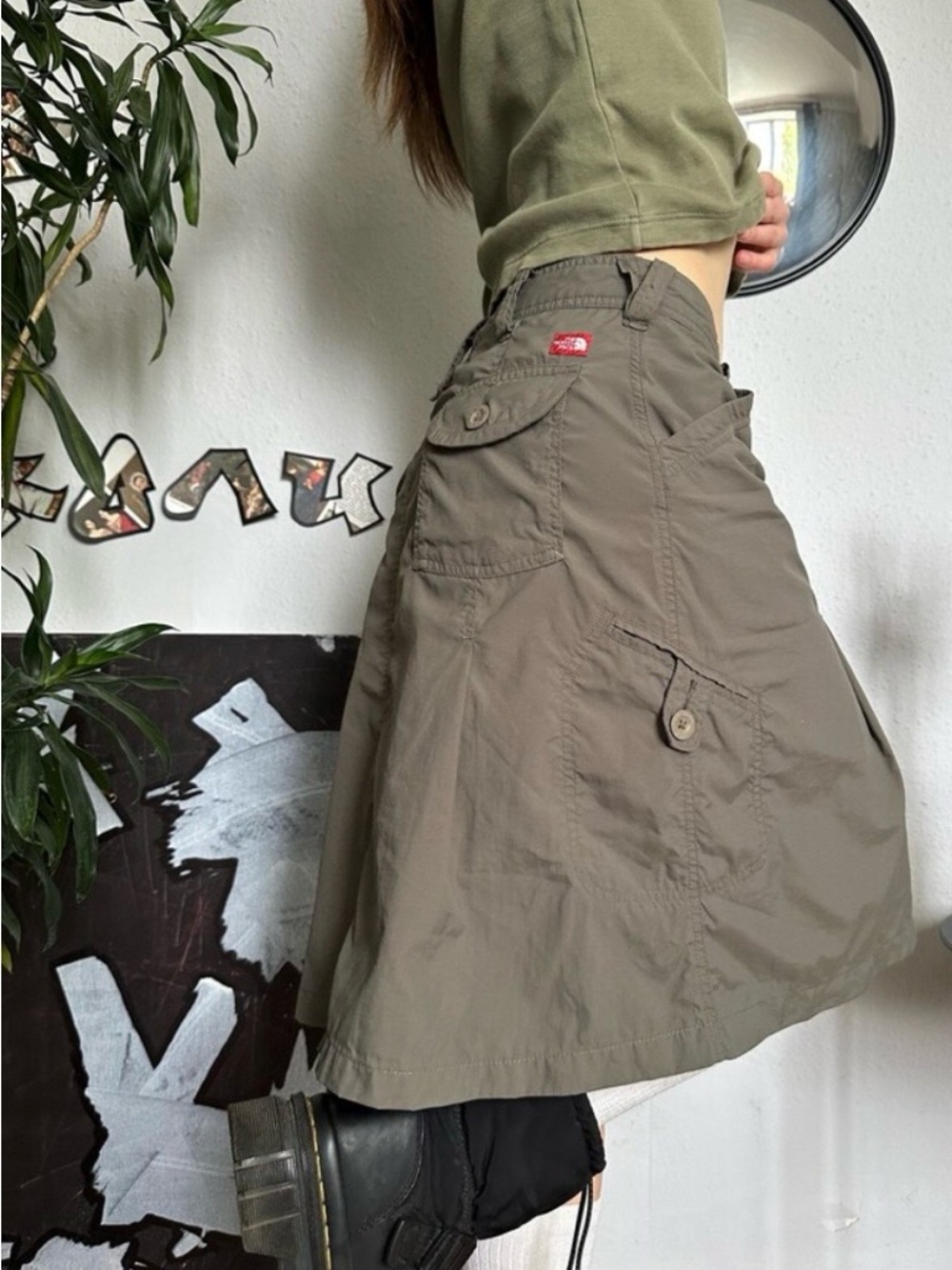 The North Face Womens Size 4 Skirt Tan Khaki Utility Pockets Zipper Front